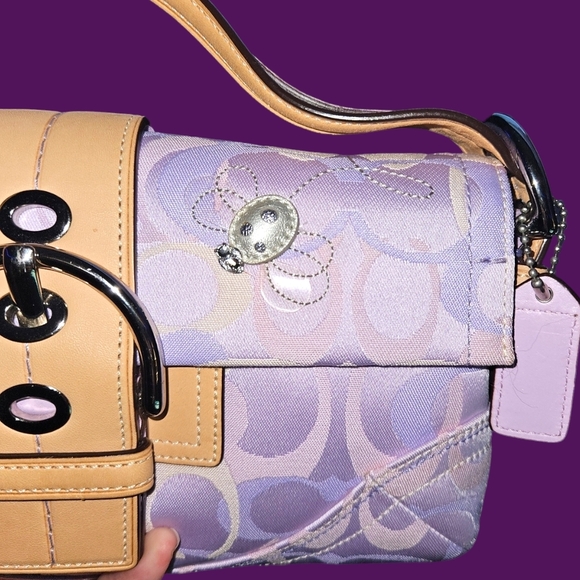 #56 - Coach Limited Edition Rare Lilac Soho Baguette With Dust Bag - Picture 5 of 16